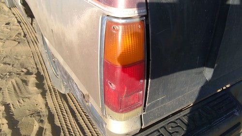 1981-1987 Isuzu Pup Pickup Driver Left Tail Light Brake Lamp Oem Rear 94218842
