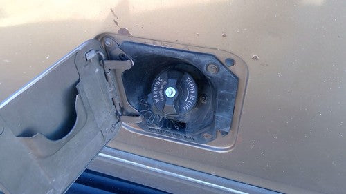 1985-2005 Chevy Astro Fuel Filler Neck Assembly With Gas Cap Oem 15550327