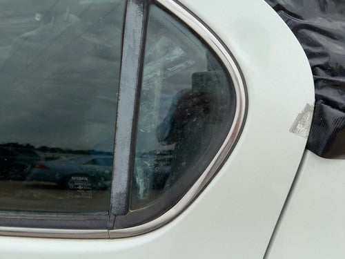 00-01 Infiniti I30 Driver Left Rear Vent Window Back Door Glass With Frame Oem