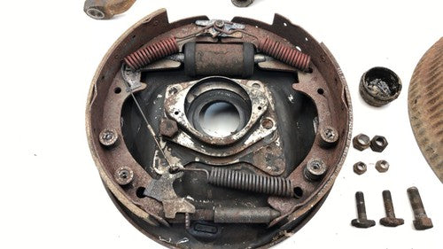 64-66 Thunderbird Coupe Passenger Front Spindle Steering Knuckle With Wheel Hub