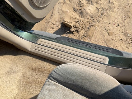 06 Kia Sorento Passenger Right Lower Sill Step Moulding Trim Panel Oem Beige Fc
