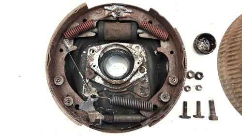 64-66 Thunderbird Coupe Passenger Front Spindle Steering Knuckle With Wheel Hub