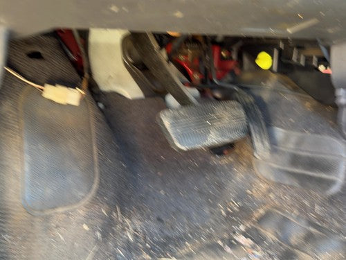 90-95 Nissan Pathfinder Brake Pedal Assembly Automatic 3.0L OEM