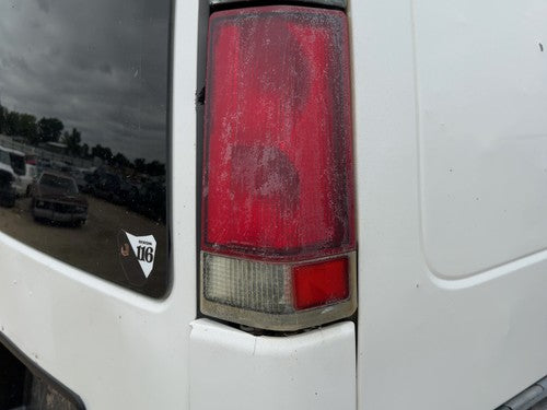 2000-2002 Chevy Express Van 2500 Passenger Right Tail Light Brake Lamp Oem Rear