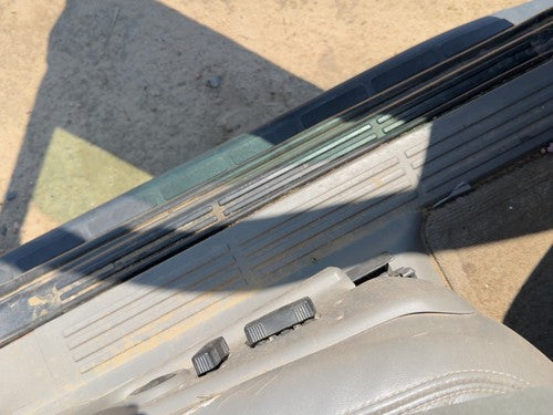 99-07 Suburban 1500 Driver Left Lower Sill Step Moulding Trim Panel Oem Gray 92I