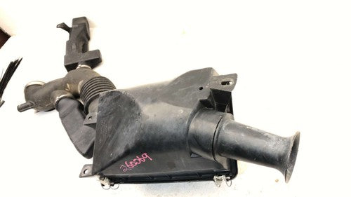 03-04 Town Car Complete Air Intake Cleaner Filter Box Housing With Tube Oem 4.6L