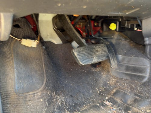 90-95 Nissan Pathfinder Brake Pedal Assembly Automatic 3.0L OEM