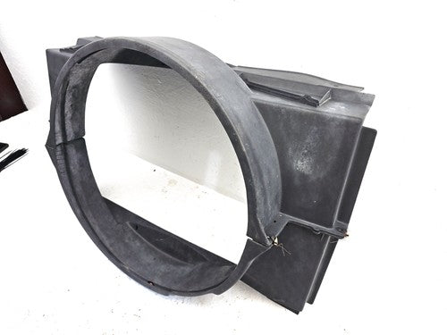 95-00 Gmc Sierra 2500 Chevy Upper And Lower Cooling Fan Shroud Oem 5.7L 15739587