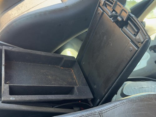 06-10 M35X Center Console Lid Only Oem Arm Rest Fold Down Without Bose Graphite