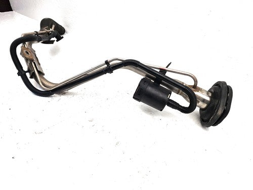 2004-2006 Mazda 3 Fuel Filler Neck Assembly With Gas Cap Oem Complete Bn8F4221Xb