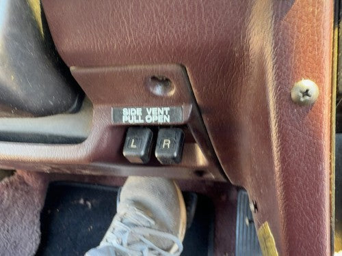 1988-1989 Honda Accord LX Sedan Driver Passenger Vent Levers with Cables OEM