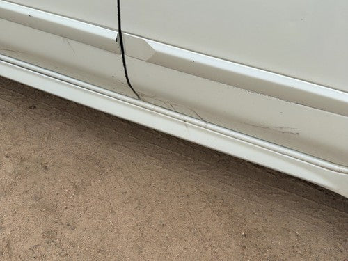2000 Infiniti I30 Driver Left Lower Rocker Panel Moulding Oem White 768532Y607