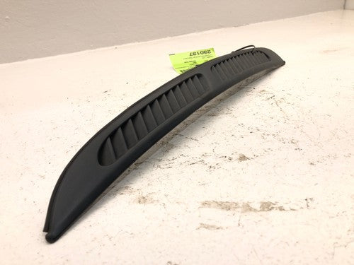96-04 Nissan Pathfinder Driver Left Rear Quarter Glass Trim Window Moulding Only