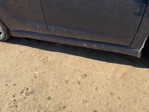 03-08 Matrix Passenger Right Lower Rocker Panel Moulding Side Skirt Indigo Ink
