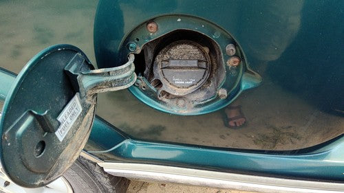 1995-1996 S10 Blazer Fuel Filler Neck Assembly With Gas Cap Oem 15712084