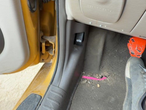 01-05 Chrysler Pt Cruiser Driver Left Lower Kick Trim Panel Oem Taupe/Beige Fl