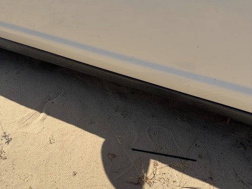 00-07 Monte Carlo Driver Left Lower Rocker Panel Moulding