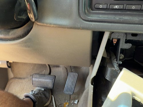 05-06 Suburban 1500 Lower Dash Under Column Knee Bolster Trim Panel Oem Gray 92I
