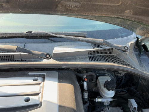 2003-2006 Kia Sorento Windshield Wiper Cowl Vent Trim Panel Oem Cover