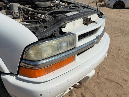 1998-2005 Chevy S10 Blazer Front Grille Assembly Chrome Center OEM White 50U