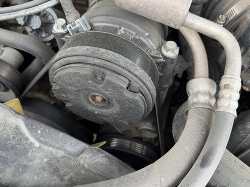 1998 Chevy S10 Blazer Power Steering Pump With Mount Bracket Oem 4.3L