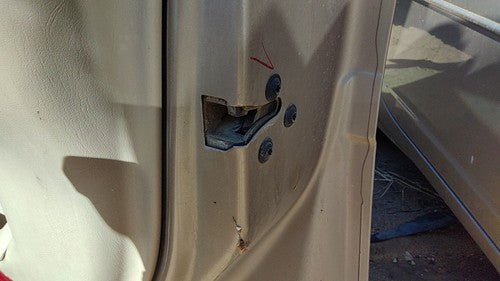 2000-2005 Chevy Impala Passenger Right Front Door Latch With Rods/Cables Oem