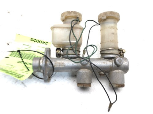 1970-1971 Nissan Datsun 240Z Brake Master Cylinder Oem Original With Reservoirs