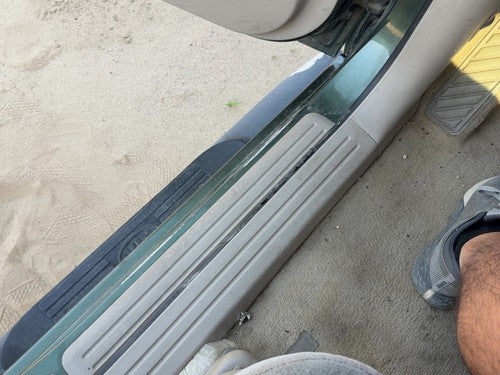 03-06 Kia Sorento Driver Left Lower Sill Step Moulding Trim Panel Oem Beige Fc