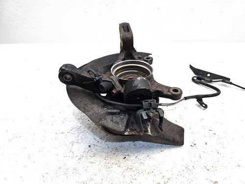 1998-2003 Toyota Sienna Driver Left Front Spindle Knuckle With Wheel Hub Oem
