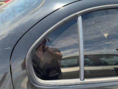 95-99 Maxima Passenger Right Rear Vent Window Back Door Glass With Frame Oem