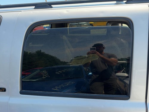 00-06 Chevy Suburban 1500 Passenger Right Rear Side Window Door Glass Oem Back