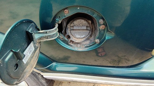 1995-1996 S10 Blazer Fuel Filler Neck Assembly With Gas Cap Oem 15712084