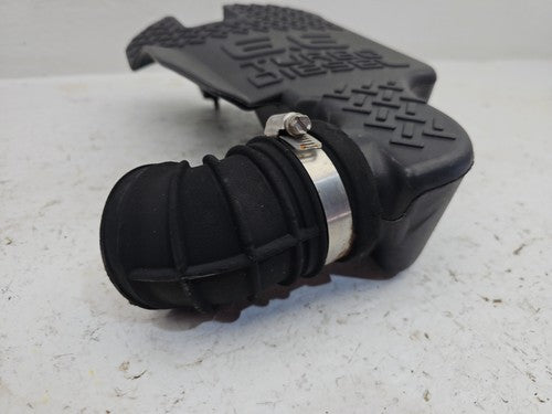 2004 Chevy Silverado 2500 Air Intake Tube Resonator Box 6.6L Duramax Diesel
