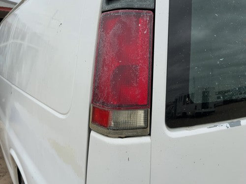 2000-2002 Chevy Express Van 2500 Driver Left Tail Light Brake Lamp Oem Rear