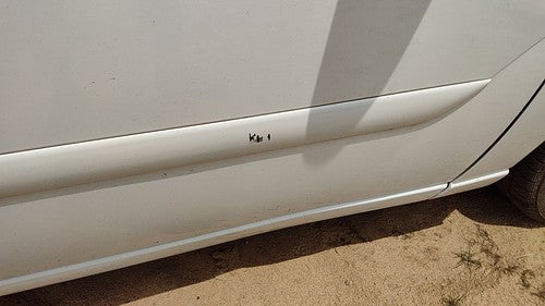 00-07 Station Wagon Passenger Right Front Moulding From Door Trim Strip White Yz