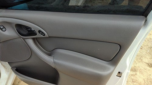 00-03 Focus Station Wagon Passenger Right Front Inside Door Trim Panel Switches