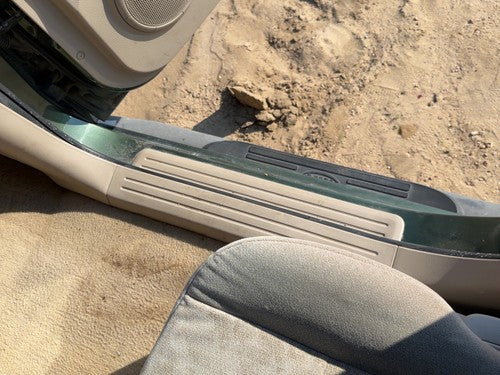 06 Kia Sorento Passenger Right Lower Sill Step Moulding Trim Panel Oem Beige Fc