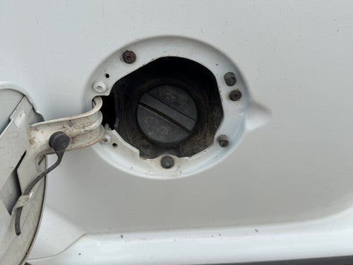 1998-2000 Chevy S10 Blazer Fuel Filler Neck Assembly With Gas Cap Oem 15026401