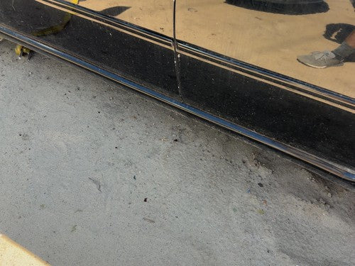 06-07 M35X Driver Left Lower Rocker Panel Moulding Oem Black Obsidian Kh3