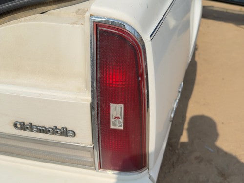 1985-1990 Oldsmobile 98 Passenger Right Tail Light Brake Lamp Oem Rear 00919890