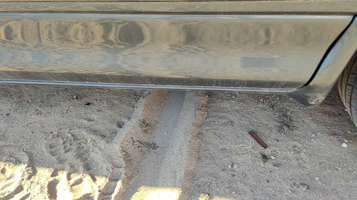 00-04 Intrepid Passenger Right Front Lower Rocker Panel Moulding Side Skirt
