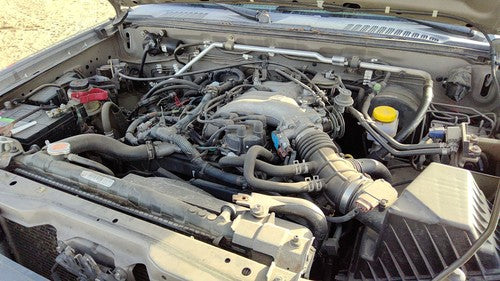 2000-2004 Nissan Xterra Passenger Right Valve Cover With Bolts Oem 3.3L