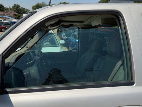 2000-2006 Chevy Suburban 1500 Driver Left Front Side Window Door Glass Oem