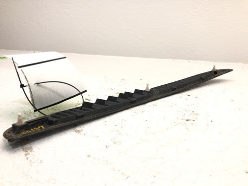96-04 Nissan Pathfinder Driver Left Rear Quarter Glass Trim Window Moulding Only