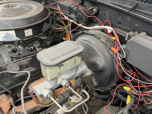 92-93 Silverado 1500 Power Brake Booster With Master Cylinder Pair Set Oem 5.7L