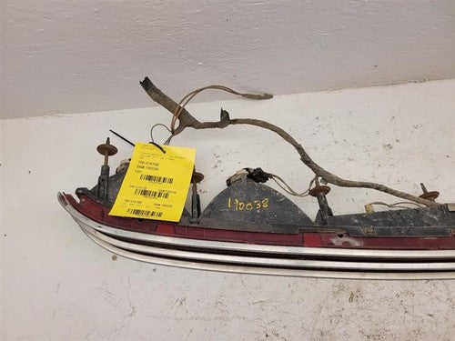 1990-1992 Oldsmobile Toronado Complete Tail Light Assembly Brake Lamp Back Trunk