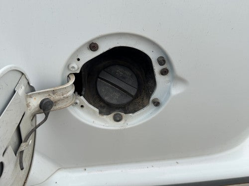 1998-2000 Chevy S10 Blazer Fuel Filler Neck Assembly With Gas Cap Oem 15026401