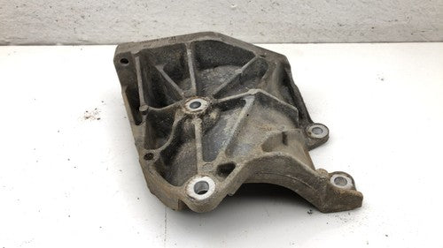 2006 Gmc Yukon Xl 1500 5.3L Ac Compressor Mount Bracket With Bolts 12554026