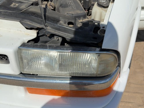 1998-2005 Chevy S10 Blazer Driver Left Headlamp Assembly Head Light OEM 16526217