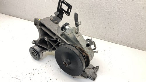 2003 Cadillac Escalade Power Steering Pump With Mount Bracket Oem 6.0L